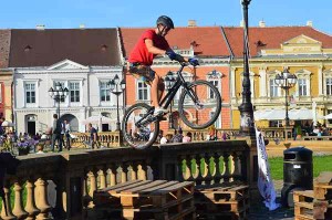 biciclisti piata unirii