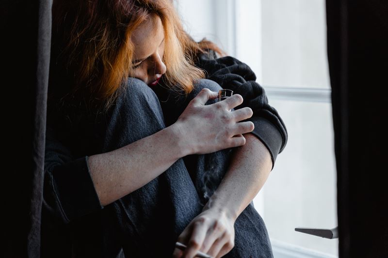 Codependența în relații: când îngrijirea celuilalt devine o dependență